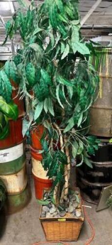 DESCRIPTION 7' FAKE POTTED TREE LOCATION BAY 6 QTY 1