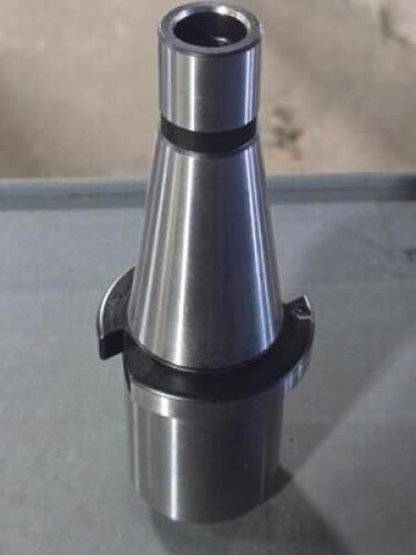 DESCRIPTION: (1) NMTB40 END MILL HOLDER BRAND/MODEL: VC 08366395 SIZE: 7/8" HOLE DIA RETAIL$: $129.68 QTY: 1