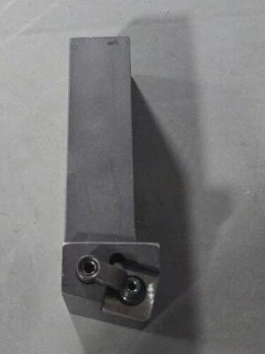 DESCRIPTION: (1) MSRNR 24-8E INDEXABLE TURNING TOOLHOLDER BRAND/MODEL: UNKNOWN 91422733 SIZE: 1-1/4" SQ SHANK RETAIL$: $98.30 QTY: 1