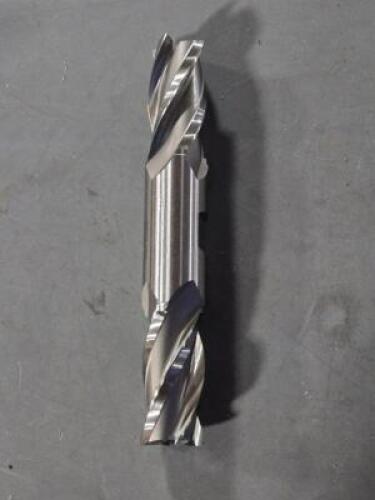 DESCRIPTION: (1) DE HSS SQ END MILL BRAND/MODEL: HERTEL 41117714 SIZE: 15/16" DIA 1-7/8" LOC RETAIL$: $215.56 QTY: 1