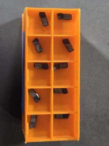 DESCRIPTION: (50) CARBIDE CUTOFF INSERT BRAND/MODEL: HERTEL HCO94NHA220CO SIZE: 0.0938" CUT WIDTH RETAIL$: $687.50 QTY: 50