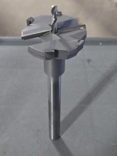 DESCRIPTION: (1) DOOR KNOB PROFILE ROUTER BRAND/MODEL: WESTWARD 16Y630 SIZE: 2-1/8" DIA RETAIL$: $117.17 QTY: 1