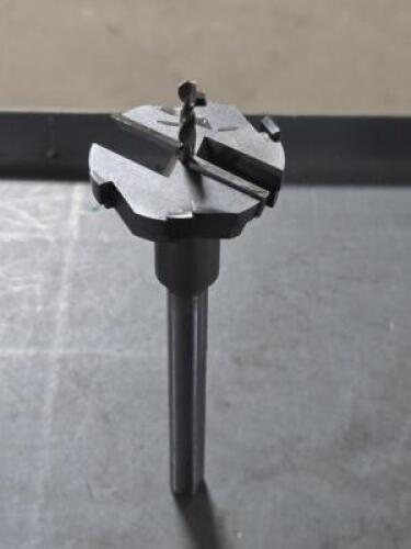 DESCRIPTION: (1) DOOR KNOB PROFILE ROUTER BRAND/MODEL: WESTWARD 16Y630 SIZE: 2-1/8" DIA RETAIL$: $117.17 QTY: 1