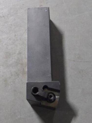 DESCRIPTION: (1) MSRNR 24-8E INDEXABLE TURNING TOOLHOLDER BRAND/MODEL: UNKNOWN 91422733 SIZE: 1-1/4" SQ SHANK RETAIL$: $98.30 QTY: 1