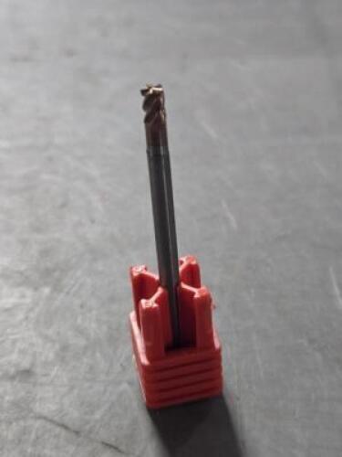 DESCRIPTION: (4) SOLID CARBIDE SQ END MILL BRAND/MODEL: FULLERTON 37764 SIZE: !/8" DIA .0100 RAD RETAIL$: $626.50 QTY: 4