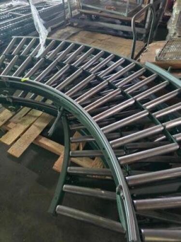 DESCRIPTION: (3) GRAVITY CONVEYOR SECTIONSRETAIL$: $1095/EASIZE:&nbsp;APPROX 35 1/4" WIDTH, APPROX 6' LENGTH ON INSIDE OF CURVEQTY: 3