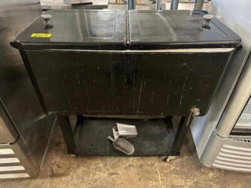 DESCRIPTION BLACK COOLER W/ STAND AND LID. ADDITIONAL INFORMATION ON CASTERS LOCATION BAY 6 QTY 1