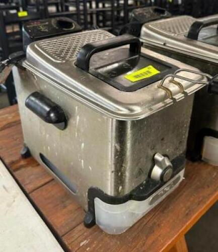 DESCRIPTION T-FAL HOUSE HOLD ELECTRIC DEEP FRYER. BRAND / MODEL: T-FAL LOCATION BAY 6 QTY 1