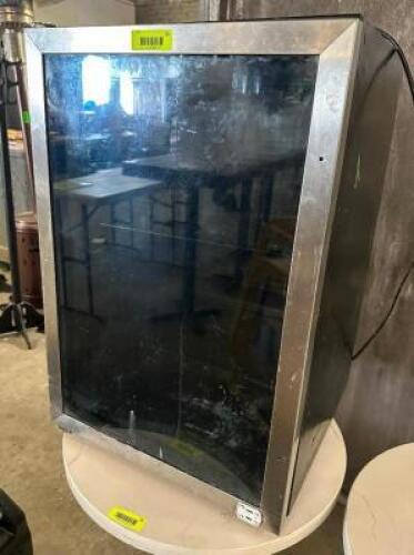 DESCRIPTION ANTARCTIC STAR 120 CAN GLASS DOOR MINI FRIDGE BRAND / MODEL: ANTARCTIC STAR JC-128UEL ADDITIONAL INFORMATION RETAILS NEW FOR $230 LOCATION