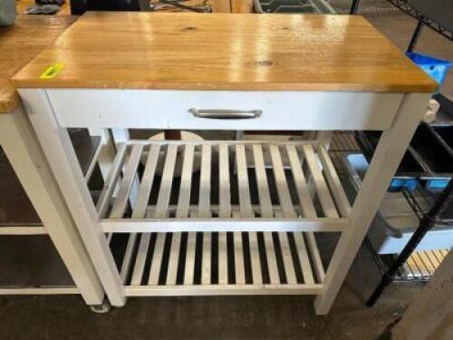 DESCRIPTION 31" X 17" WOODEN ACCENT SHELF / CART, ADDITIONAL INFORMATION HAS (1) SET OF CASTER SIZE 31" X 17.5 LOCATION BAY 6 QTY 1