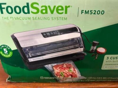 DESCRIPTION FOOD SAVERS FM5200 VACUUM SEALER LOCATION BAY 6 QTY 1