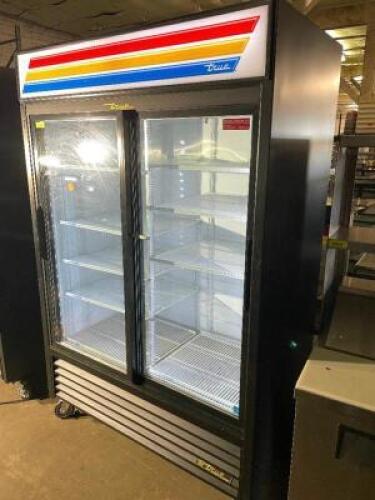 DESCRIPTION: TRUE TWO DOOR MERCHANDISER COOLER. BRAND / MODEL: TRUE GDM-47-LD ADDITIONAL INFORMATION SN# 8857315, 115 VOLT, 1 PHASE. TESTED AND WORKIN
