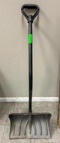 PLASTIC SNOW SHOVEL
