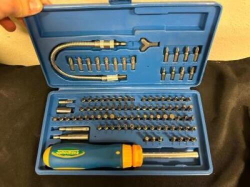 SCREWDRIVER WITH ACCESSORY SET