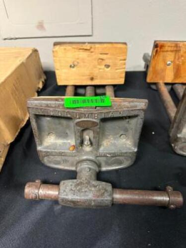 COLUMBIAN 7" BENCH VISE