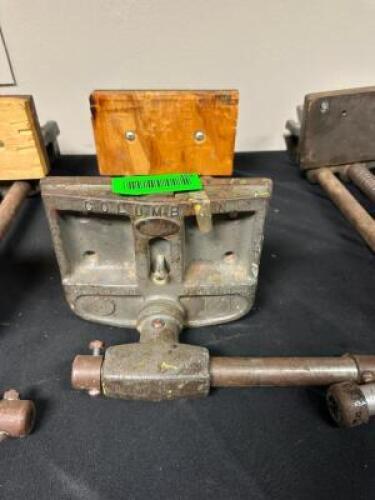 COLUMBIAN 7" BENCH VISE