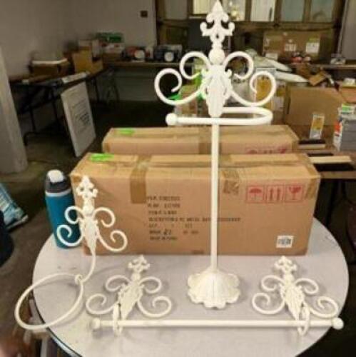 WHITE THREE PIECE BATHROOM ACCESSORY SET