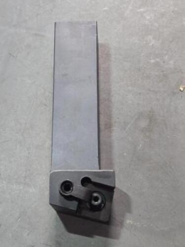DESCRIPTION: (1) MSRNR 24-8E INDEXABLE TURNING TOOLHOLDER BRAND/MODEL: UNKNOWN 91422733 SIZE: 1-1/4" SQ SHANK RETAIL$: $98.30 QTY: 1