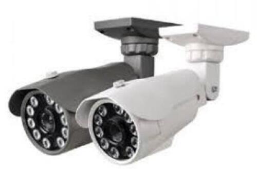 DESCRIPTION: (1) COLOR DAY/NIGHT OUTDOOR VARIFOCAL BULLET CAMERA BRAND/MODEL: DEFENDER #82-18240 RETAIL$: $80.00 EA QTY: 1
