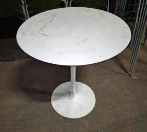 WHITE ROUND DINING TABLE