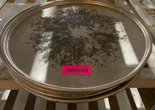 DESCRIPTION: (5) 14" PIZZA PANS LOCATION: BAY 7 THIS LOT IS: SOLD BY THE PIECE QTY: 5