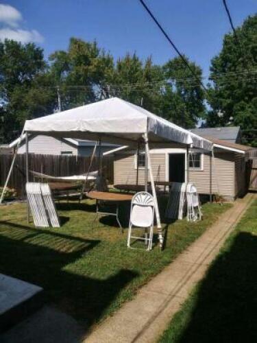 10X20 WEST COAST FRAME TENT #220
