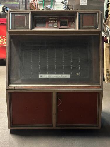 VINTAGE 200 SELECTION STEREO JUKEBOX WITH RECORDS
