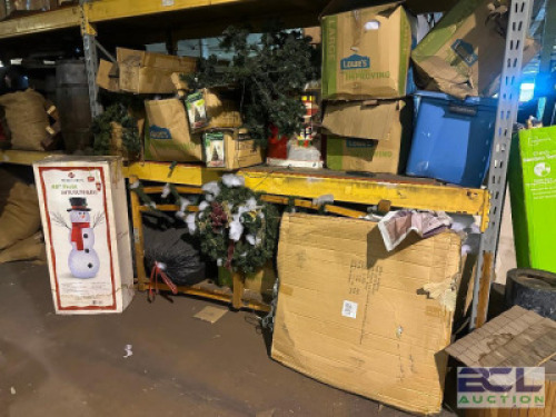 LARGE GROUP OF ASSORTED XMAS DECORATIONS