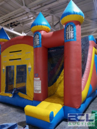 CASTLE BOUNCE HOUSE W/SLIDE