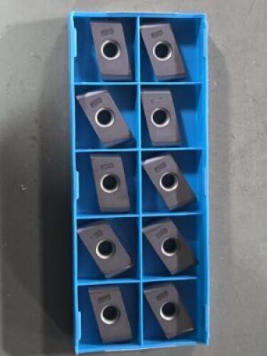 DESCRIPTION: (10) CARBIDE MILLING INSERTS BRAND/MODEL: INGERSOLL CDE444L002 IN2015 RETAIL$: $256.60 QTY: 10