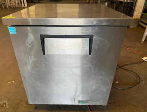 DESCRIPTION TRUE SINGLE DOOR UNDER COUNTER COOLER. BRAND / MODEL: TRUE TUC-27-HC ADDITIONAL INFORMATION SN# 10061685, 115 VOLT, 1 PHASE. TESTED AND WO