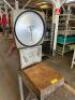 DESCRIPTION HOBART 100 LB. SCALE W/ STAND BRAND / MODEL: HOBART 45-1000-JC ADDITIONAL INFORMATION SN# G684799 LOCATION BAY 6 QTY 1 - 4