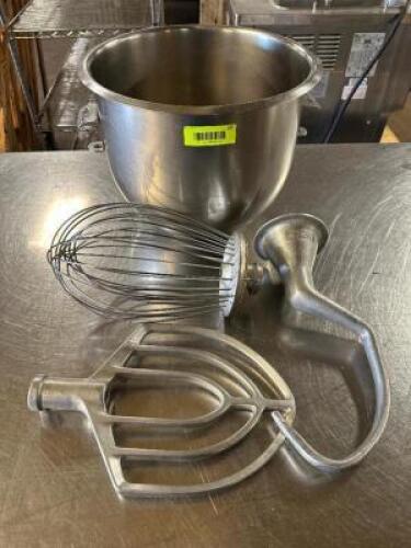 DESCRIPTION 20 QT STAINLESS MIXING BOWL W/ (3) ATTACHMENTS. SIZE 20QT LOCATION BAY 6 QTY 1
