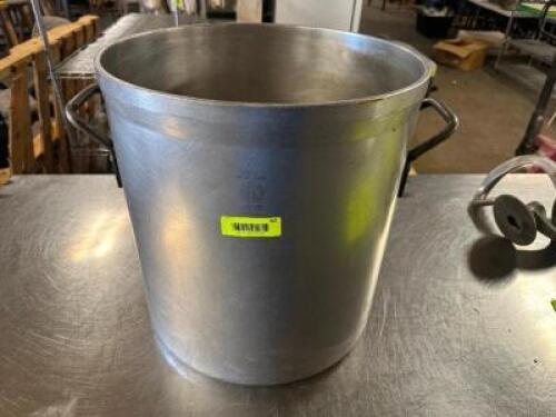 DESCRIPTION 60 QT ALUMINUM STOCK POT BRAND / MODEL: WEAR-EVER LOCATION BAY 6 QTY 1
