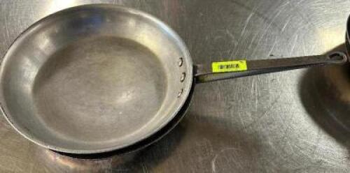 DESCRIPTION (2) 14.5" SKILLETS THIS LOT IS: SOLD BY THE PIECE SIZE 14.5" LOCATION BAY 6 QTY 2