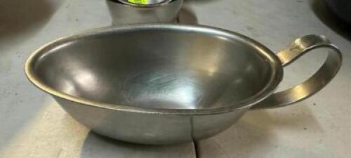 DESCRIPTION (6) 7" STAINLESS GRAVY BOATS. THIS LOT IS: SOLD BY THE PIECE SIZE 7" LOCATION BAY 6 QTY 7