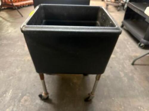DESCRIPTION 21" X 14" PORTABLE ICE BIN CART SIZE 21" X 14" LOCATION BAY 6 QTY 1