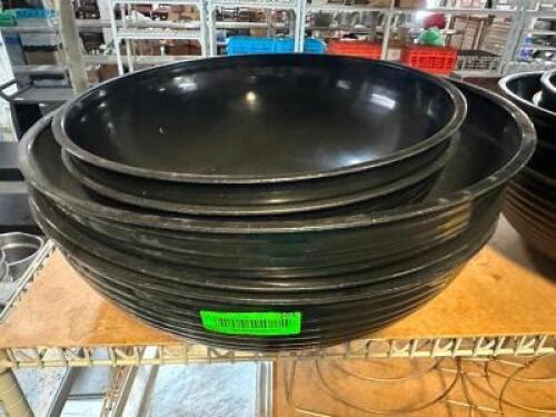 DESCRIPTION (5) PIECE LARGE BLACK PLASTIC SALAD BOWL SET THIS LOT IS: SOLD BY THE PIECE LOCATION BAY 6 QTY 5