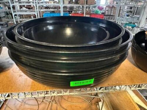 DESCRIPTION (5) PIECE LARGE BLACK PLASTIC SALAD BOWL SET THIS LOT IS: SOLD BY THE PIECE LOCATION BAY 6 QTY 5