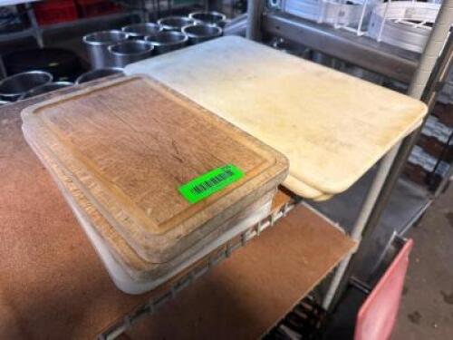 DESCRIPTION (5) ASSORTED SMALL CUTTING BOARDS. ADDITIONAL INFORMATION (3) WOOD, (2) PLASTIC. THIS LOT IS: ONE MONEY LOCATION BAY 6 QTY 1