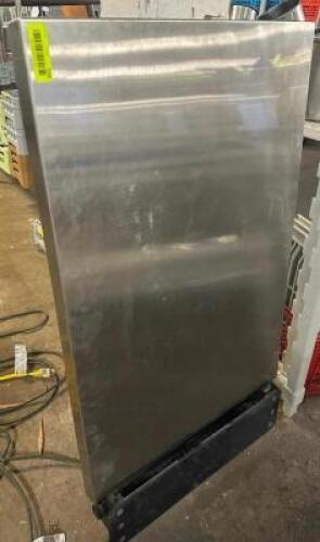 DESCRIPTION STAINLESS COUNTER GATE W/ COUNTER BALANCE MOUNT. BRAND / MODEL: SOUTHCO CB-2-30-326-10 LOCATION BAY 6 QTY 1