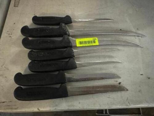 DESCRIPTION (7) ASSORTED KITCHEN KNIVES. THIS LOT IS: SOLD BY THE PIECE LOCATION BAY 6 QTY 7