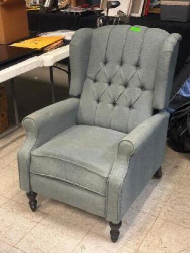 TUFTED RECLINER
