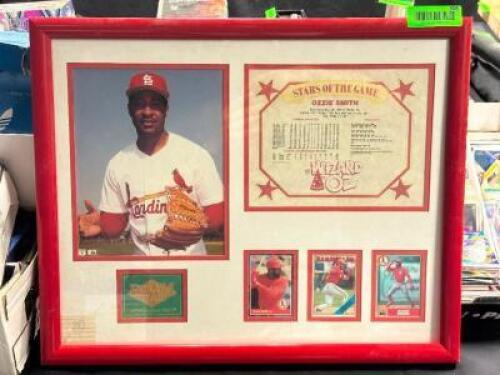 VINTAGE OZZIE SMITH FRAMED CARD DISPLAY WITH SIGNED NOTE