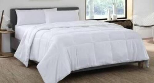 GOTO BEDDING QUEEN DOWN ALTERNATIVE COMFORTER WHITE