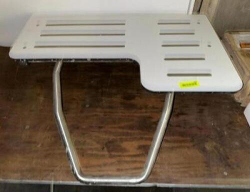 FOLDABLE HANDICAP SHOWER SEAT