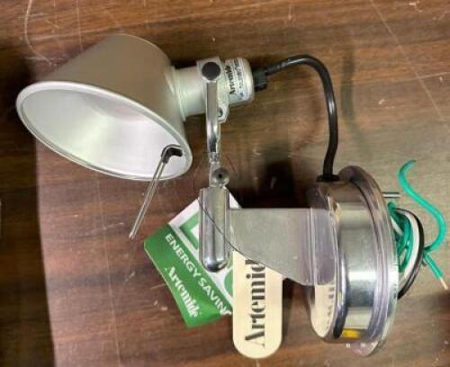 NICKEL FINISH WALL MOUNTED LIGHT