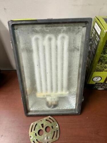 OUTDOOR HALOGEN SPOT LIGHT