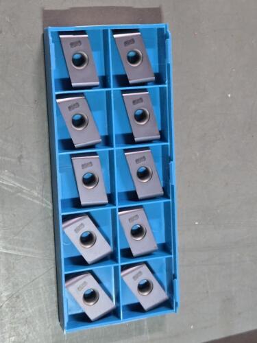 DESCRIPTION: (10) CARBIDE MILLING INSERTS BRAND/MODEL: INGERSOLL CDE444L002 IN2015 RETAIL$: $256.60 QTY: 10