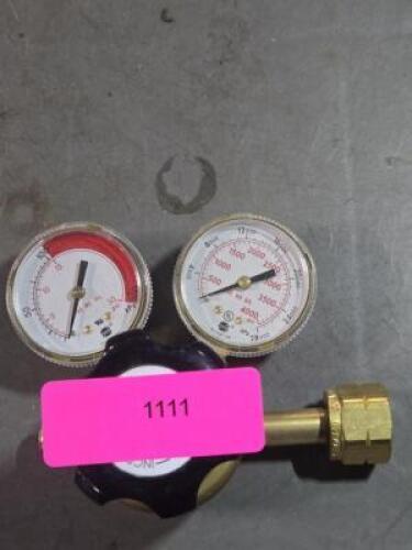 DESCRIPTION: (1) WELDING REGULATOR BRAND/MODEL: LINCOLN ELECTRIC KH1112 SIZE: 0-4000PSI CGA INLET RETAIL$: $383.65 QTY: 1